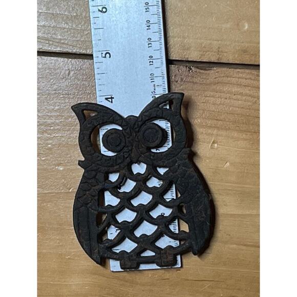 Vintage Cast Iron Mini Trivet - Owl - 3” x 4” - Made in Taiwan Birds. Kitchen - Picture 4 of 4